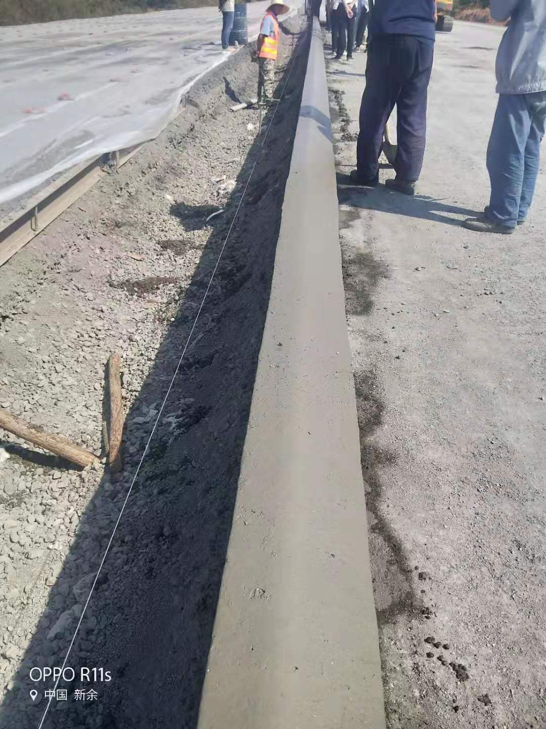 水泥混凝土路緣石滑模機(jī)實(shí)用嗎？